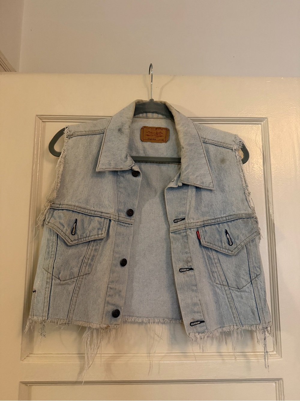 Vintage Levi’s Light Wash Distressed Denim Vest Women’s Size Small